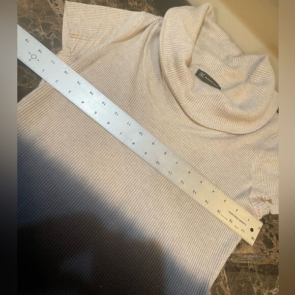 Sexy Short Sleeve Ribbed Cowl Neck Light Sweater - Picture 10 of 16